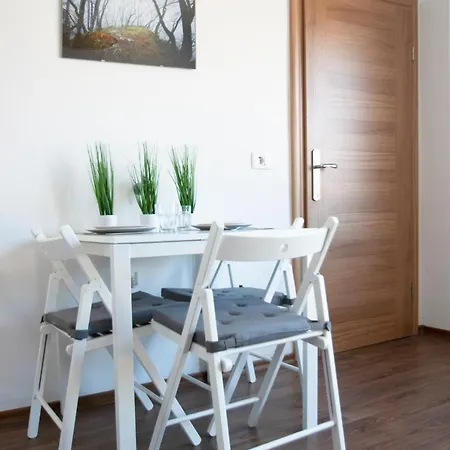 Apartmanhotel Address *