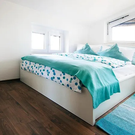 Apartmanhotel Address *
